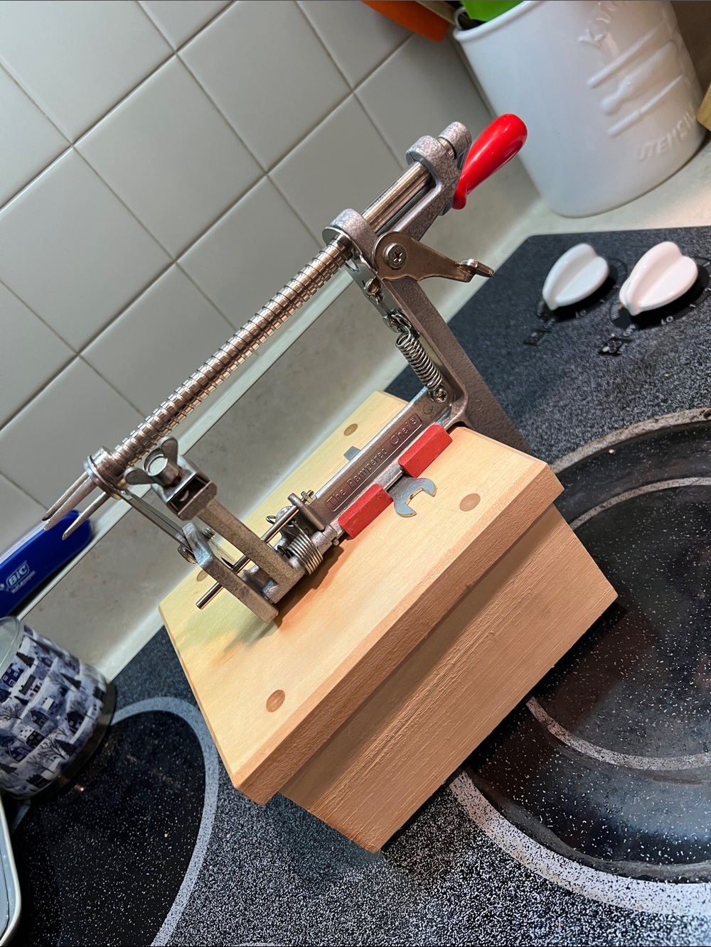 The Pampered Chef Apple Peeler/Corer/Slicer - Red and Natural Wood